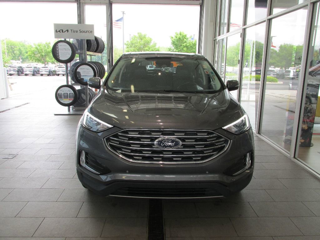 Used 2022 Ford Edge Titanium image 3