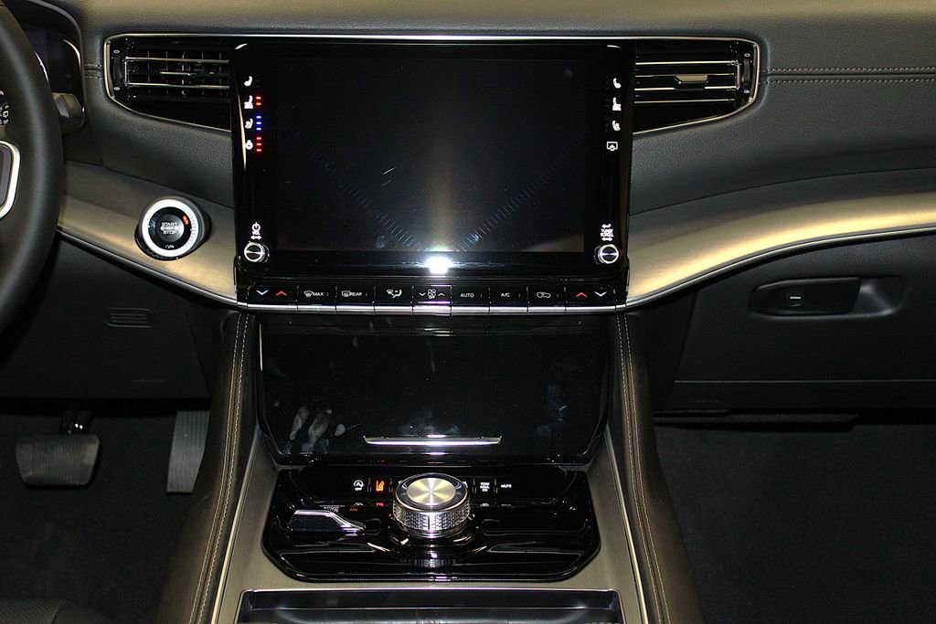 New 2026 Jeep Grand Wagoneer L Limited AWD/4WD image 13