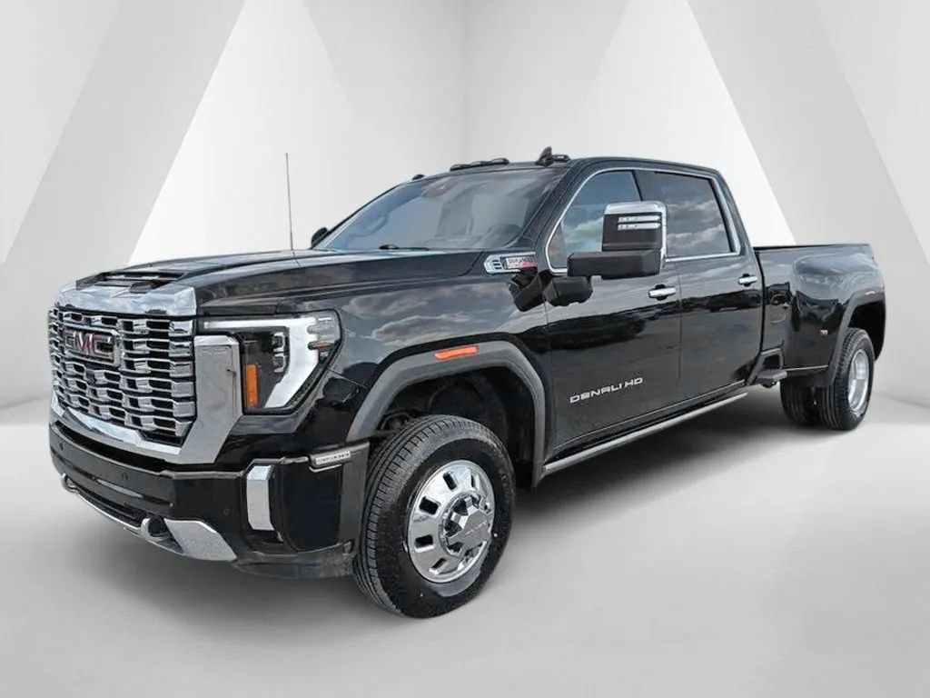 Used 2024 GMC Sierra 3500 Denali w/ Denali Reserve Package AWD/4WD image 3