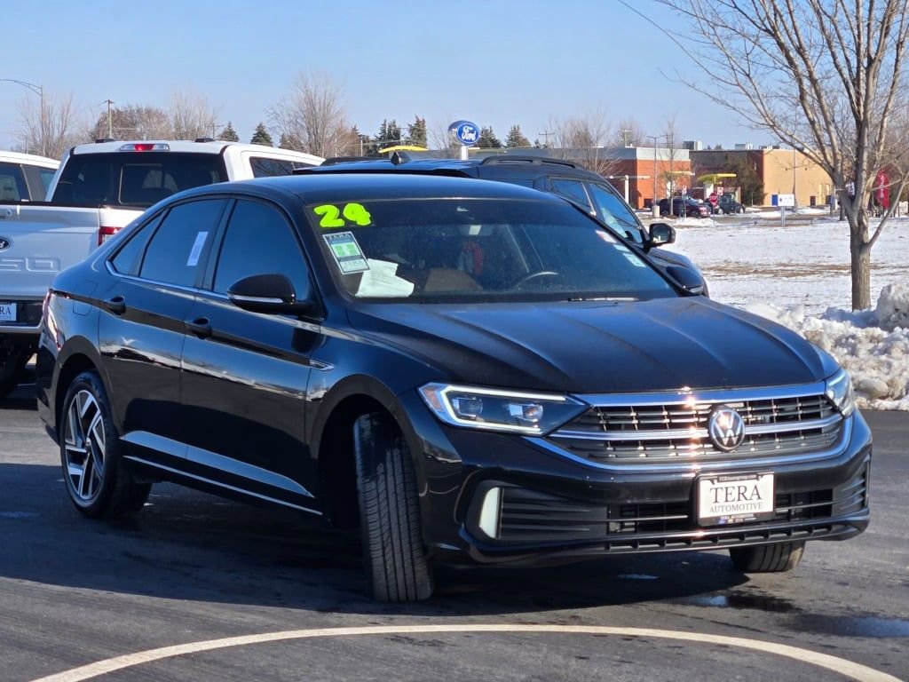 Used 2024 Volkswagen Jetta SEL image 3