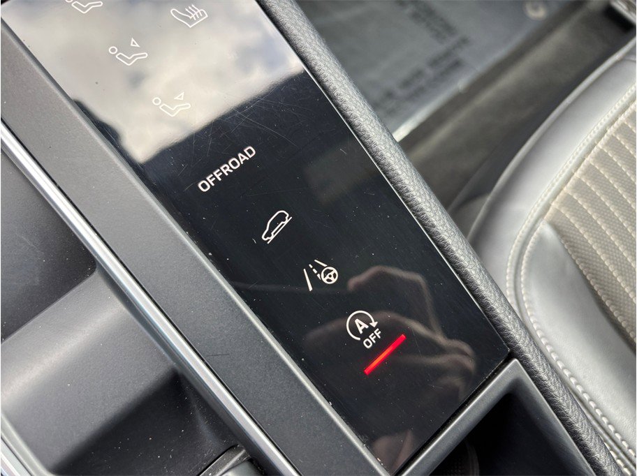 Used 2023 Porsche Macan Turbo image 34