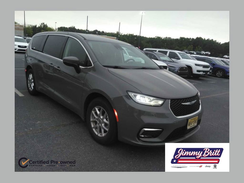 Used 2023 Chrysler Pacifica Touring-L FWD video 1