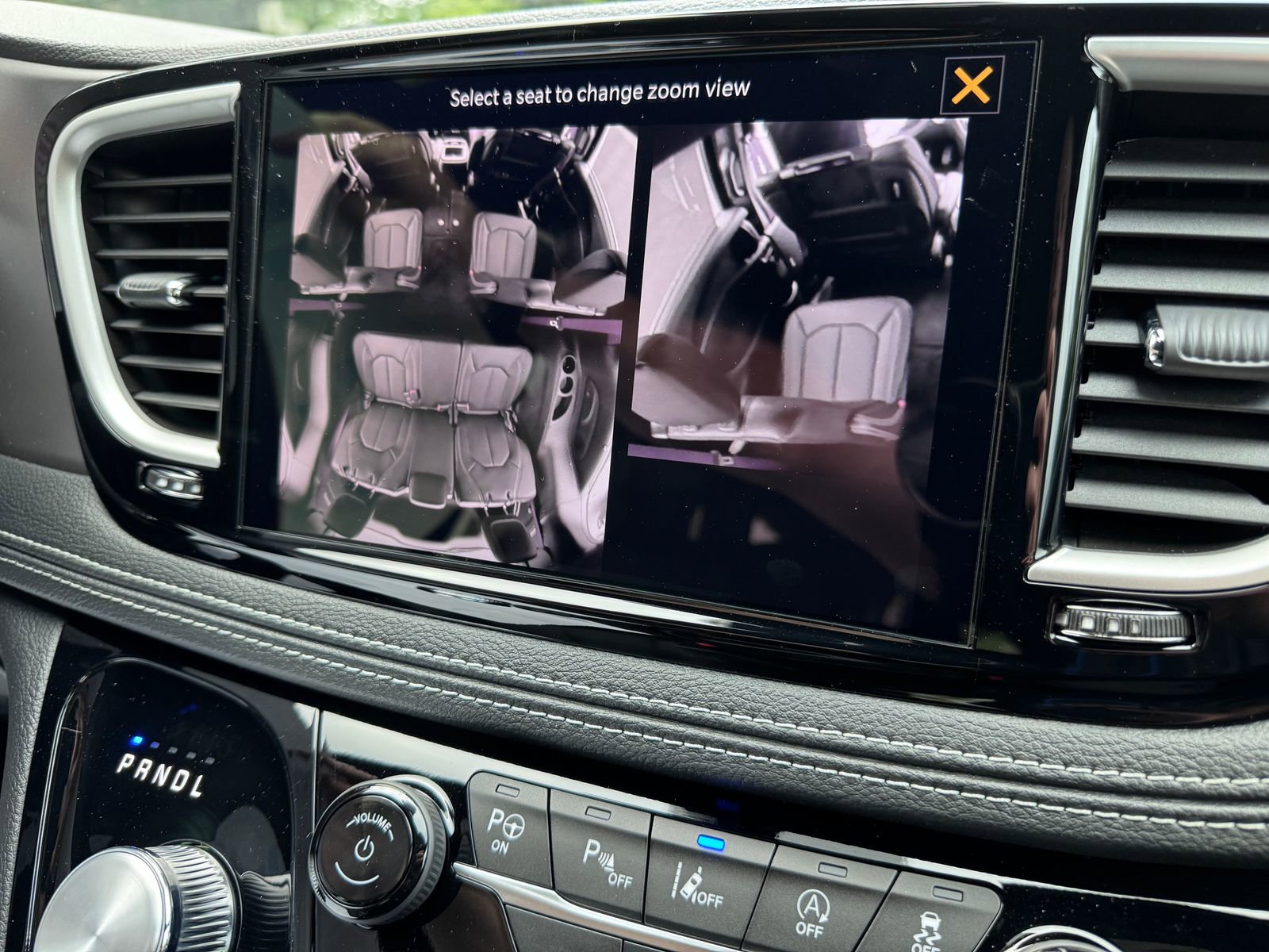 New 2025 Chrysler Pacifica Select w/ Uconnect Theater Family Group image 21