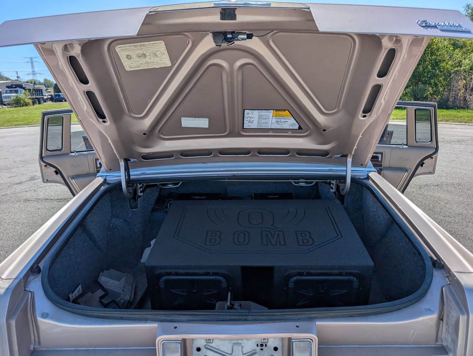 Used 1990 Cadillac Brougham image 94