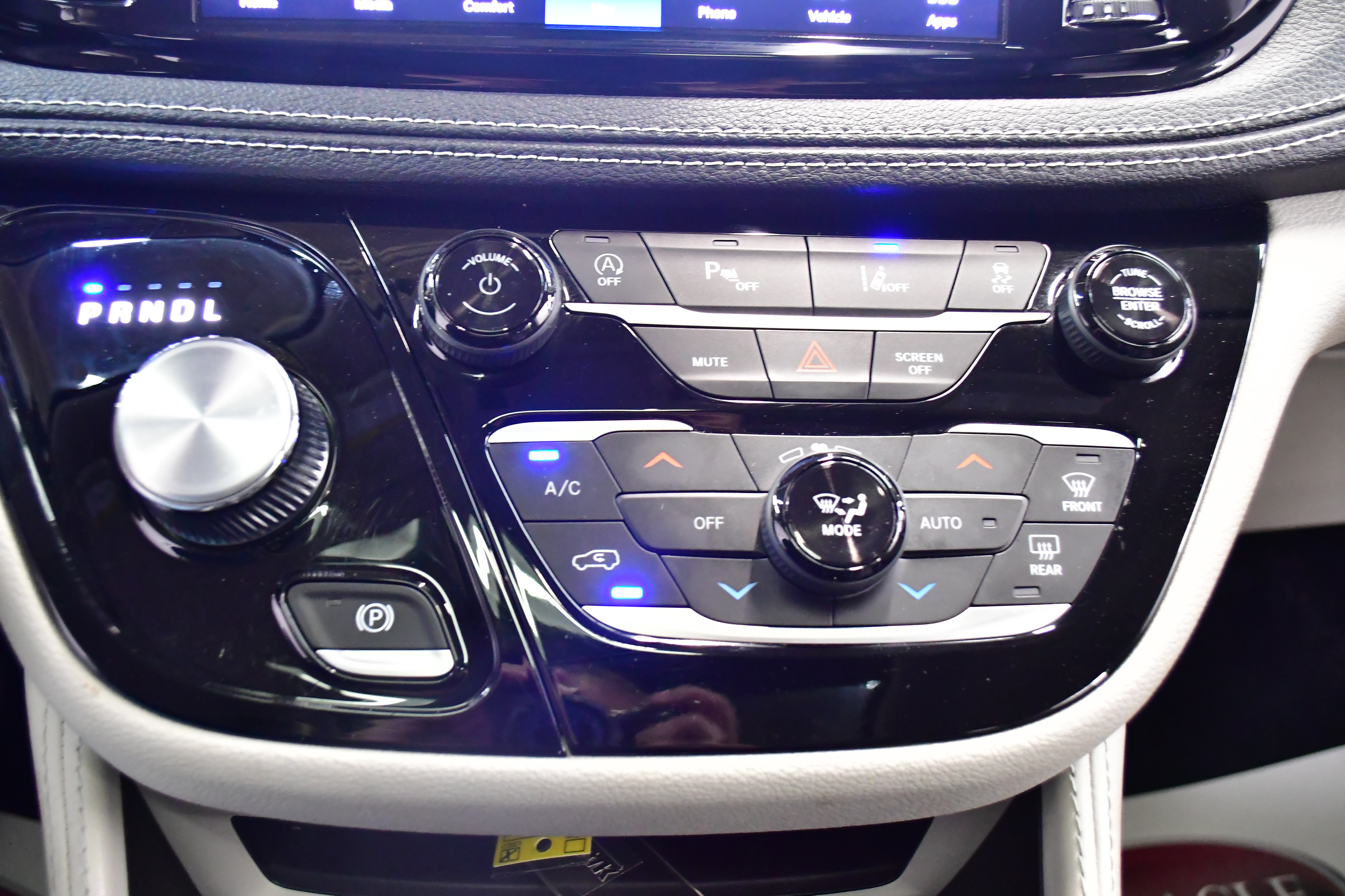 Used 2023 Chrysler Pacifica Limited FWD image 31