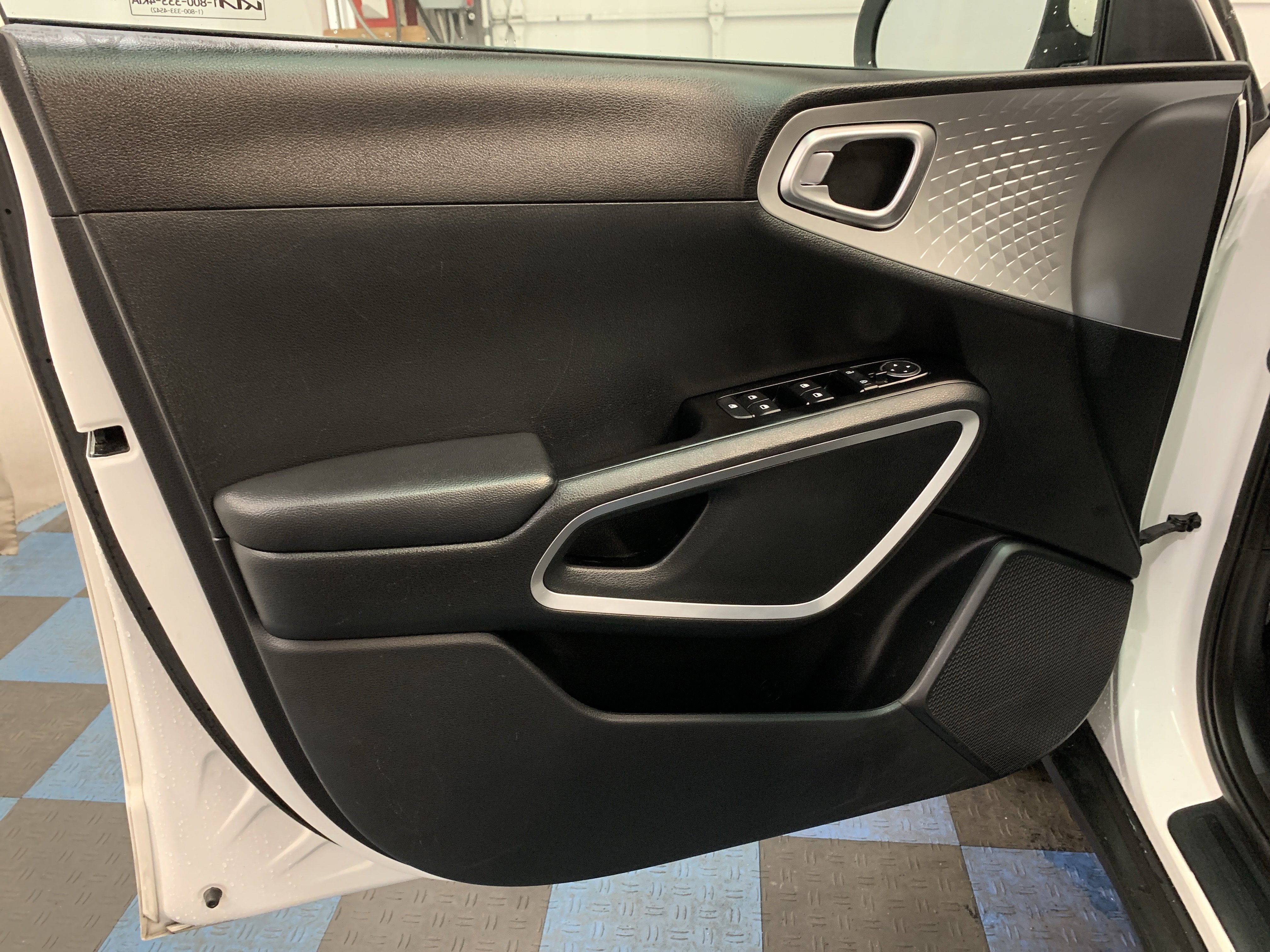 Used 2023 Kia Soul LX image 11