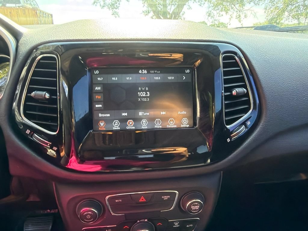 Used 2020 Jeep Compass Latitude FWD image 12