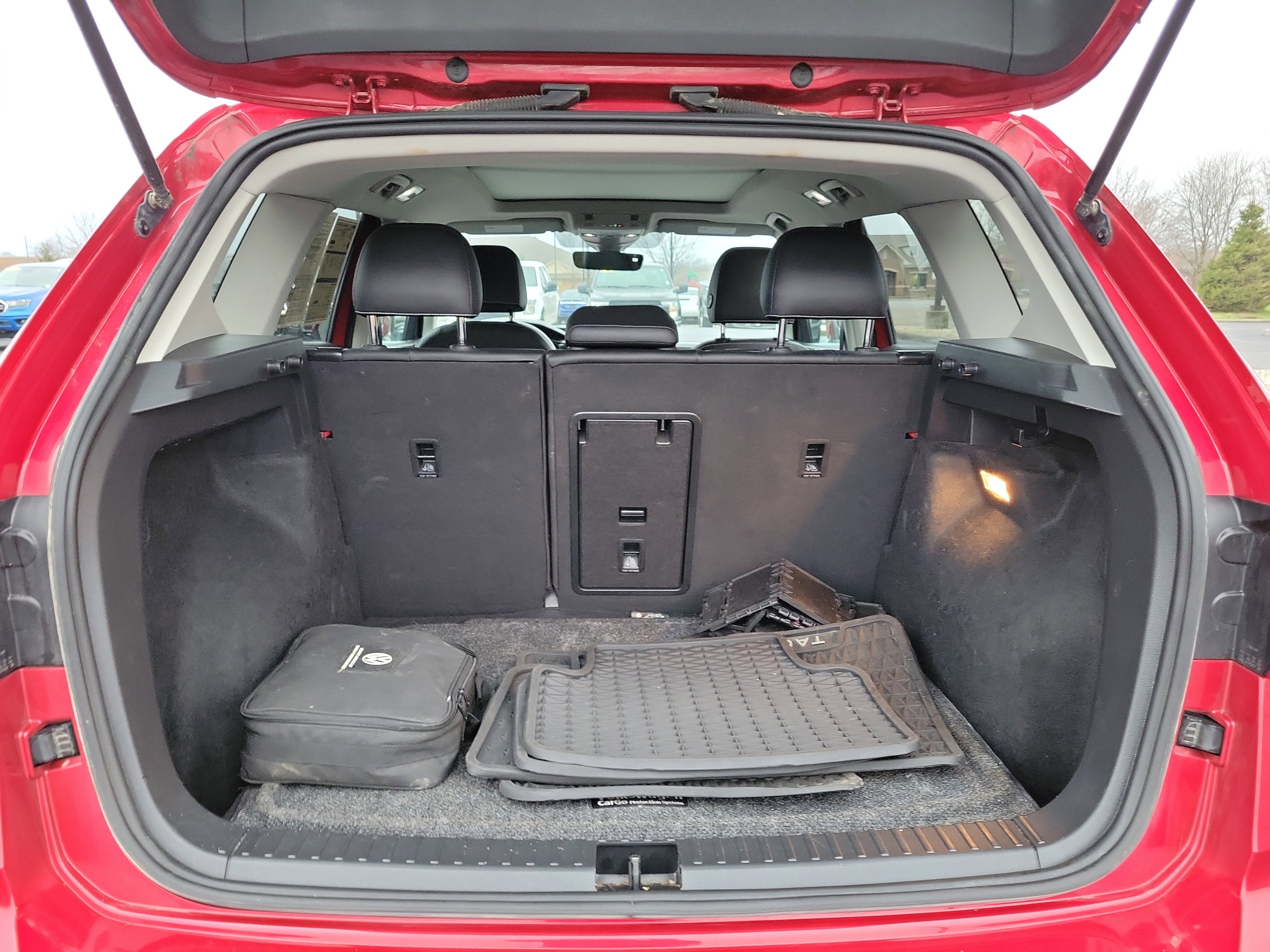 Used 2022 Volkswagen Taos SEL w/ Panoramic Sunroof Package image 9