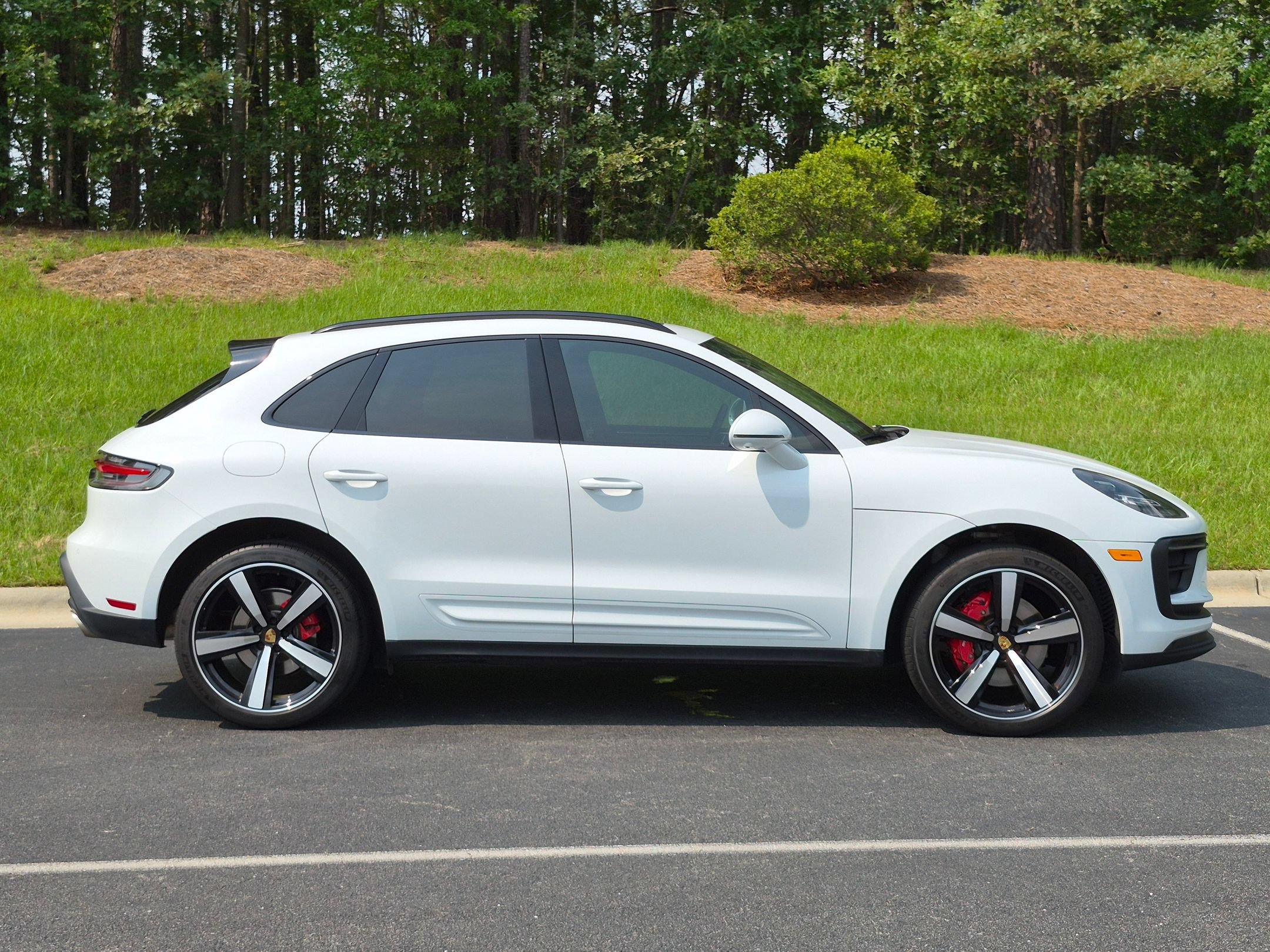 Certified 2025 Porsche Macan S AWD/4WD image 31