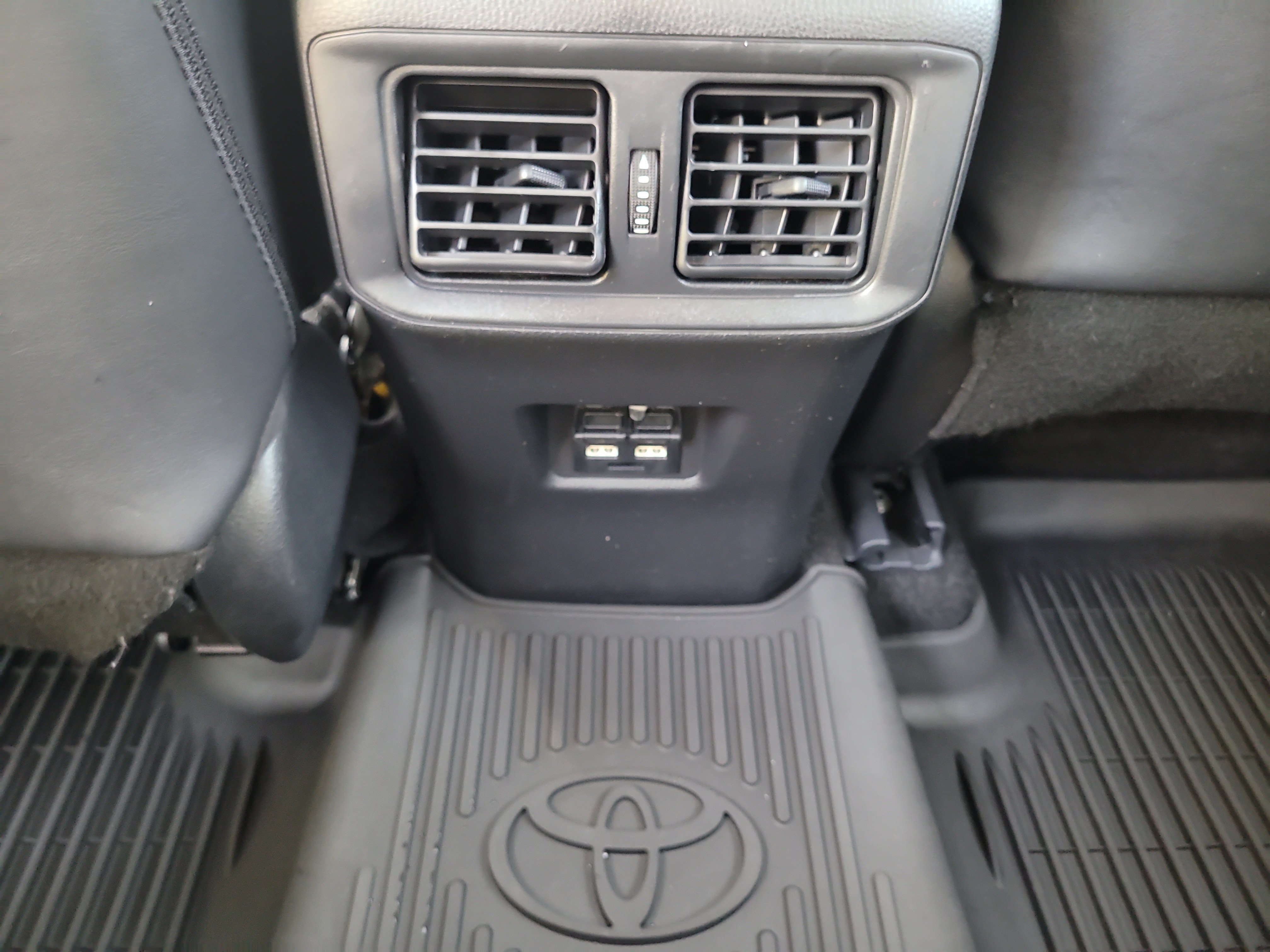 Used 2021 Toyota RAV4 XLE Premium FWD image 17