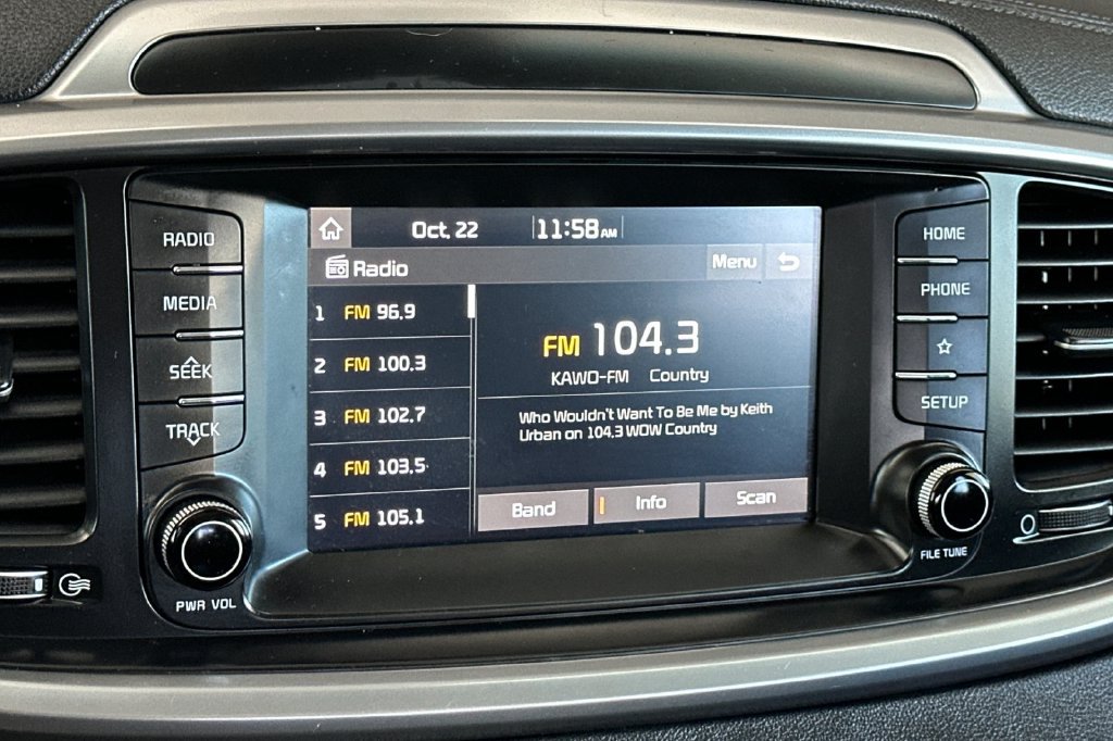 Used 2020 Kia Sorento LX FWD image 24