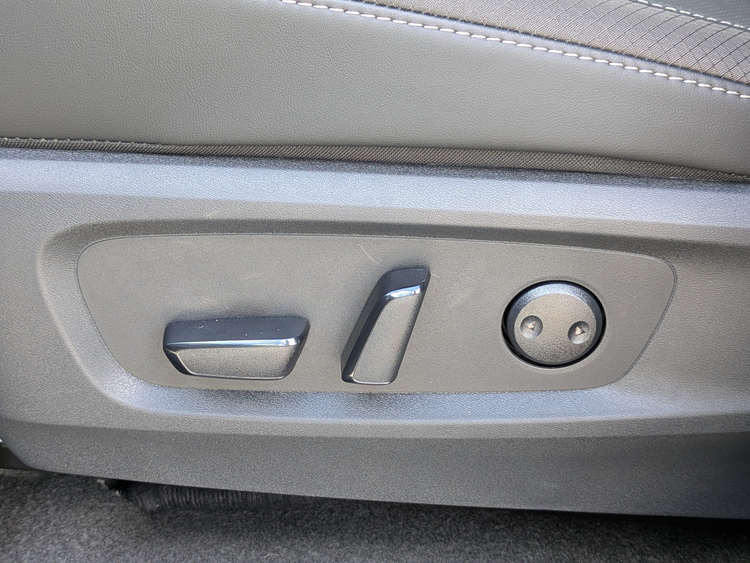 New 2026 Nissan Pathfinder SL FWD image 22