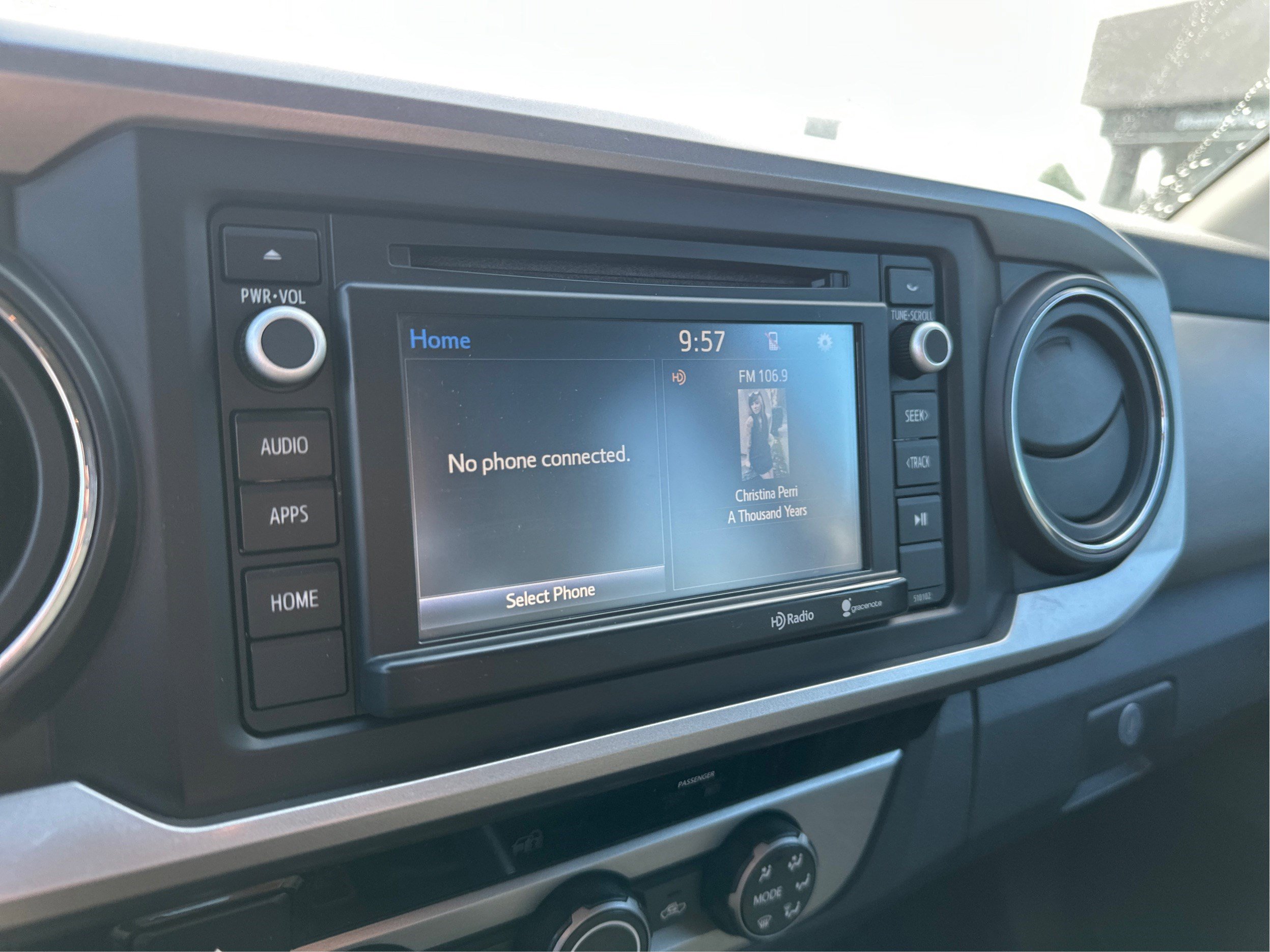 Used 2016 Toyota Tacoma SR5 AWD/4WD image 13