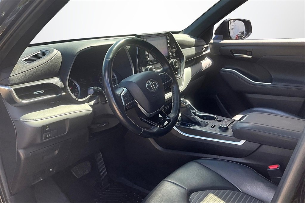 Used 2021 Toyota Highlander XSE image 17