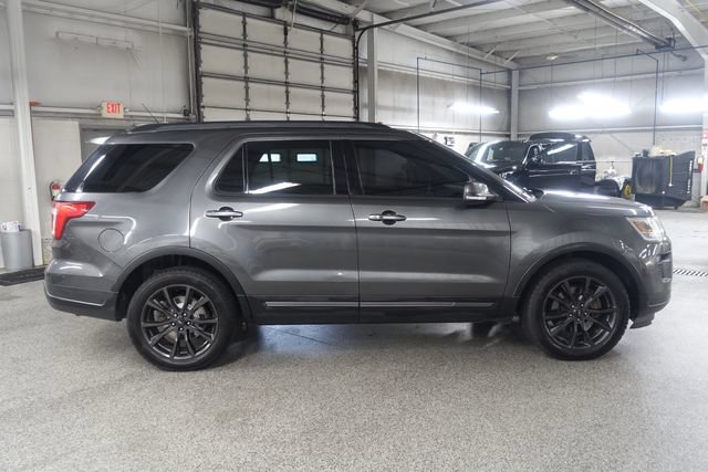 Used 2018 Ford Explorer XLT w/ Equipment Group 202A AWD/4WD image 8