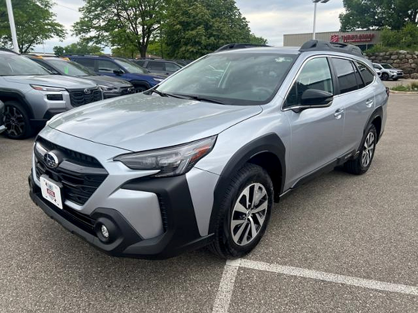 Certified 2025 Subaru Outback Premium AWD/4WD image 3