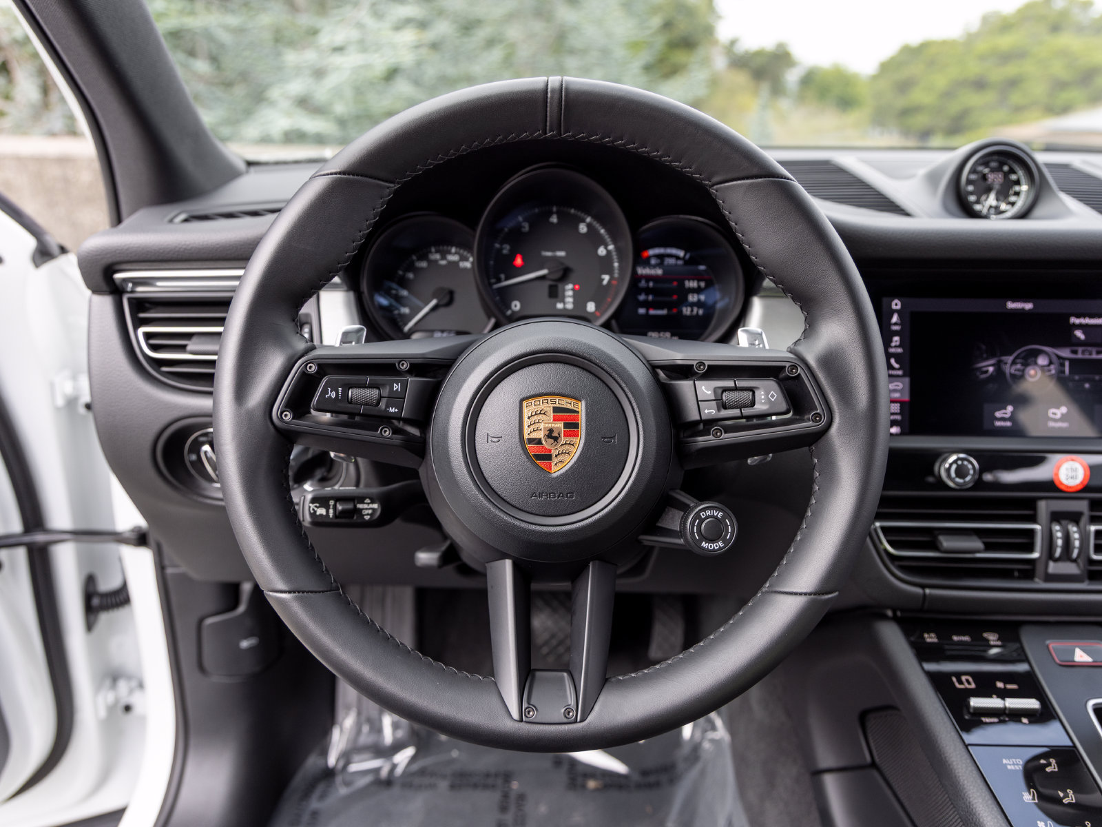 Used 2026 Porsche Macan AWD/4WD image 35