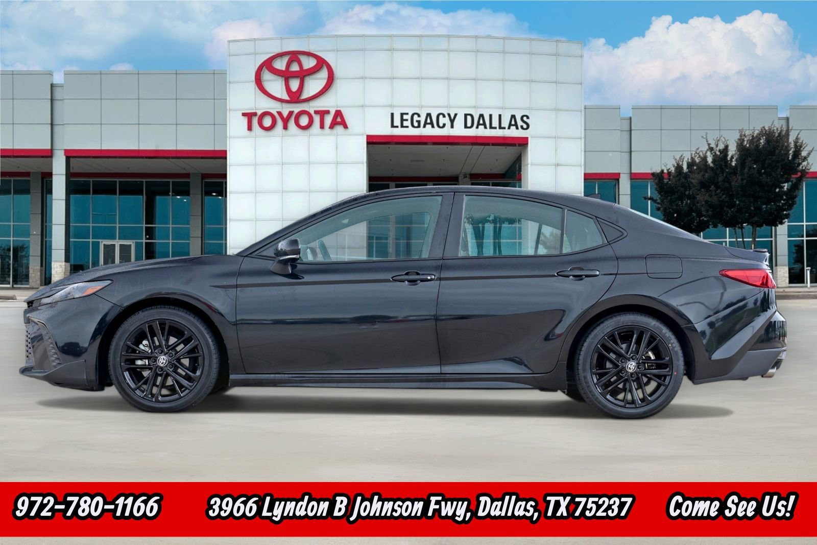 Used 2025 Toyota Camry SE FWD image 6