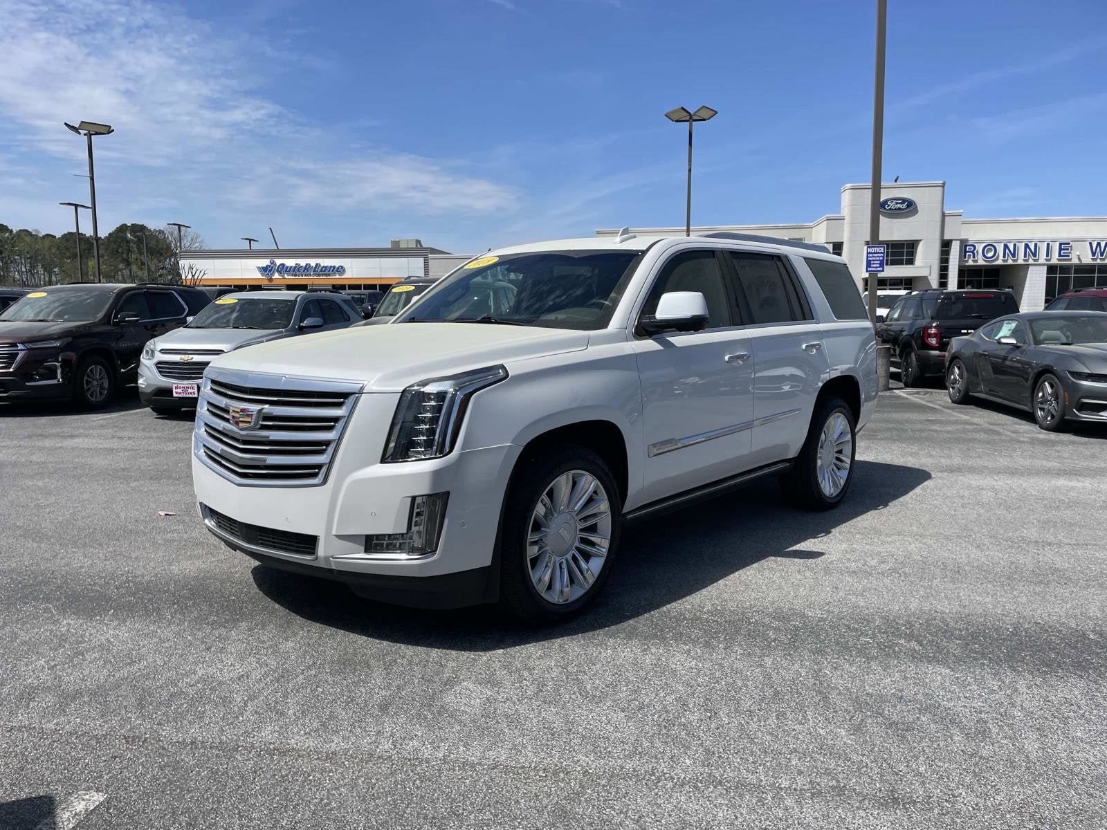 Used 2018 Cadillac Escalade Platinum RWD image 9