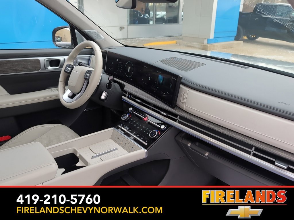 Used 2024 Hyundai Santa Fe Limited image 16