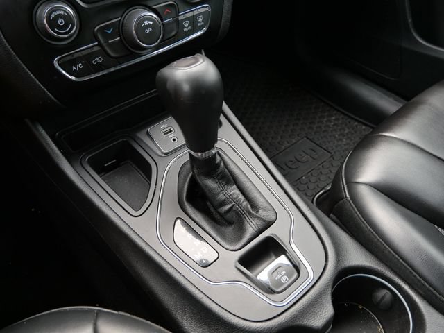 Used 2019 Jeep Cherokee Latitude Plus w/ Cold Weather Group FWD image 24