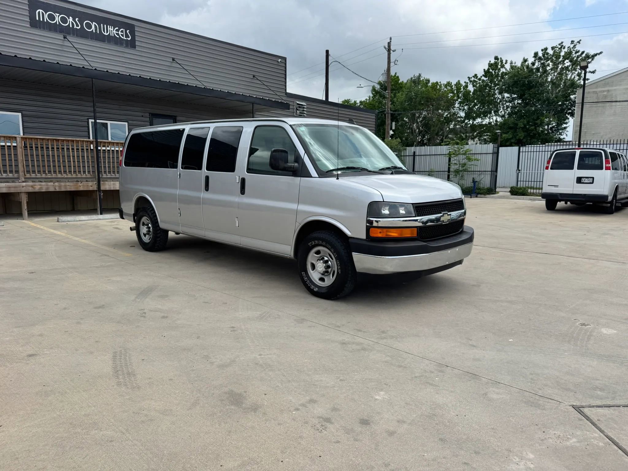 Used 2017 Chevrolet Express 3500 LT w/ LT Preferred Equipment Group image 11