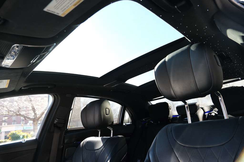 Used 2018 Mercedes-Benz S 560 4MATIC Sedan w/ Premium Package image 40