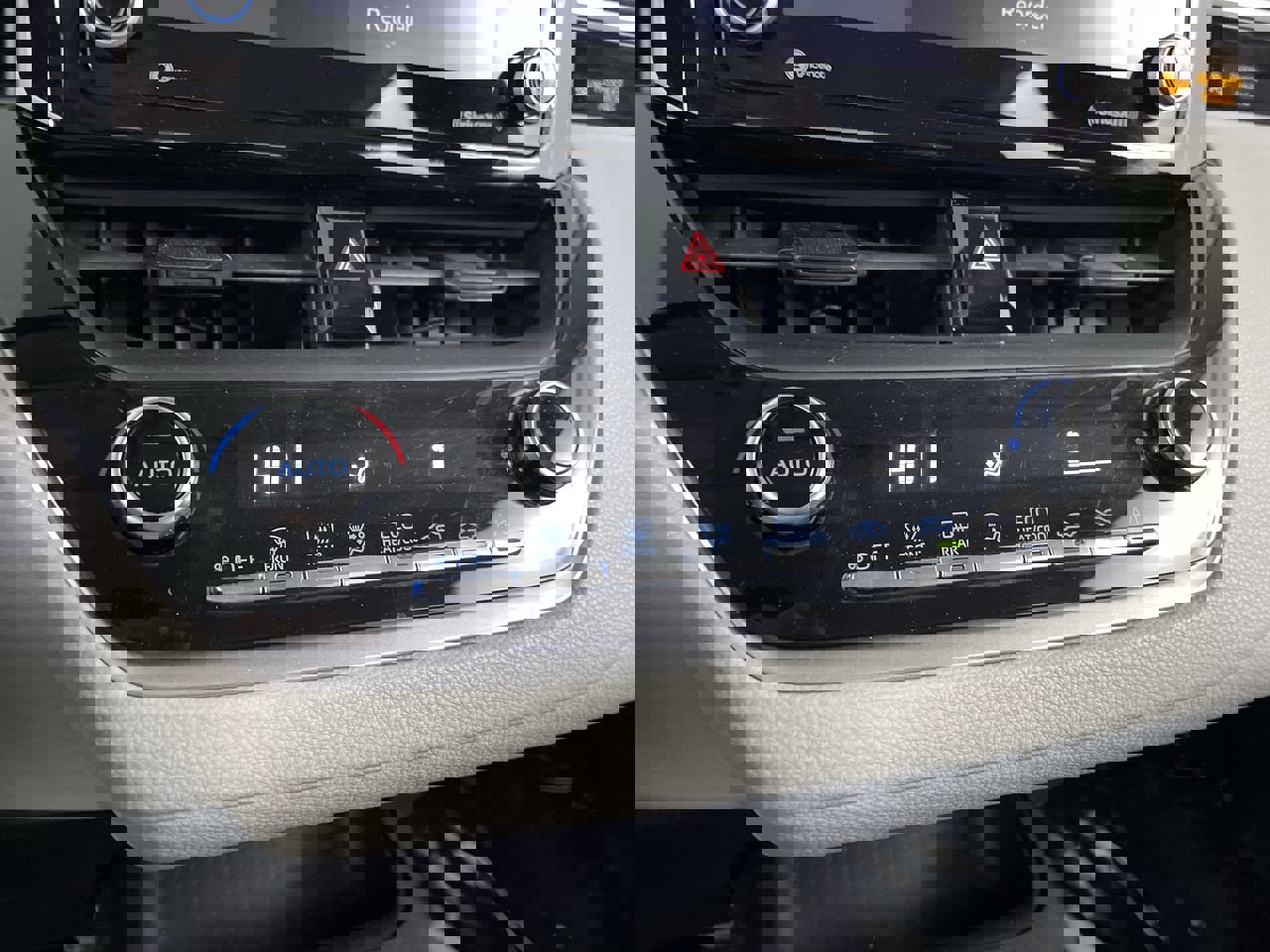 Used 2022 Toyota Corolla LE image 16