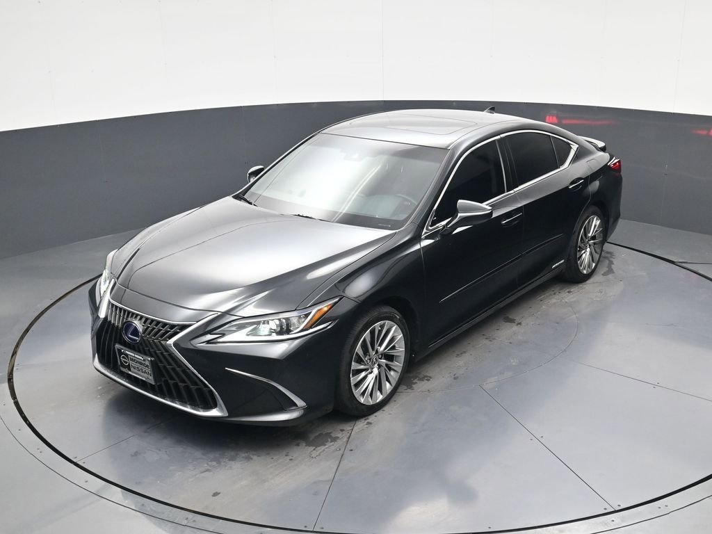 Used 2022 Lexus ES 300h 300h Luxury w/ Accessory Package image 2