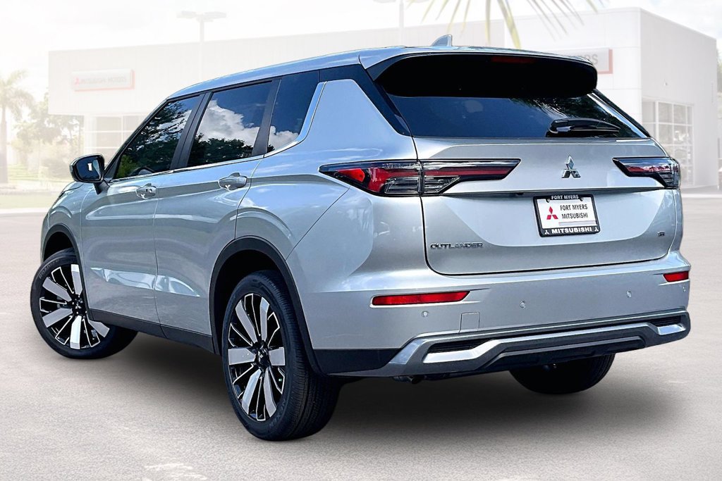 New 2026 Mitsubishi Outlander SE FWD image 3