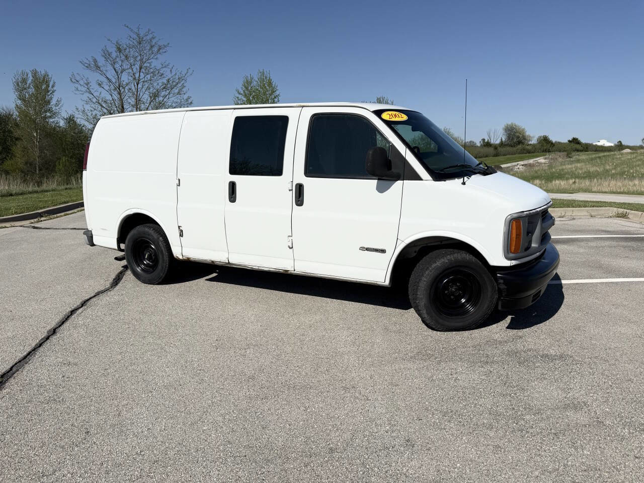 Used 2002 Chevrolet Express 1500 RWD image 1