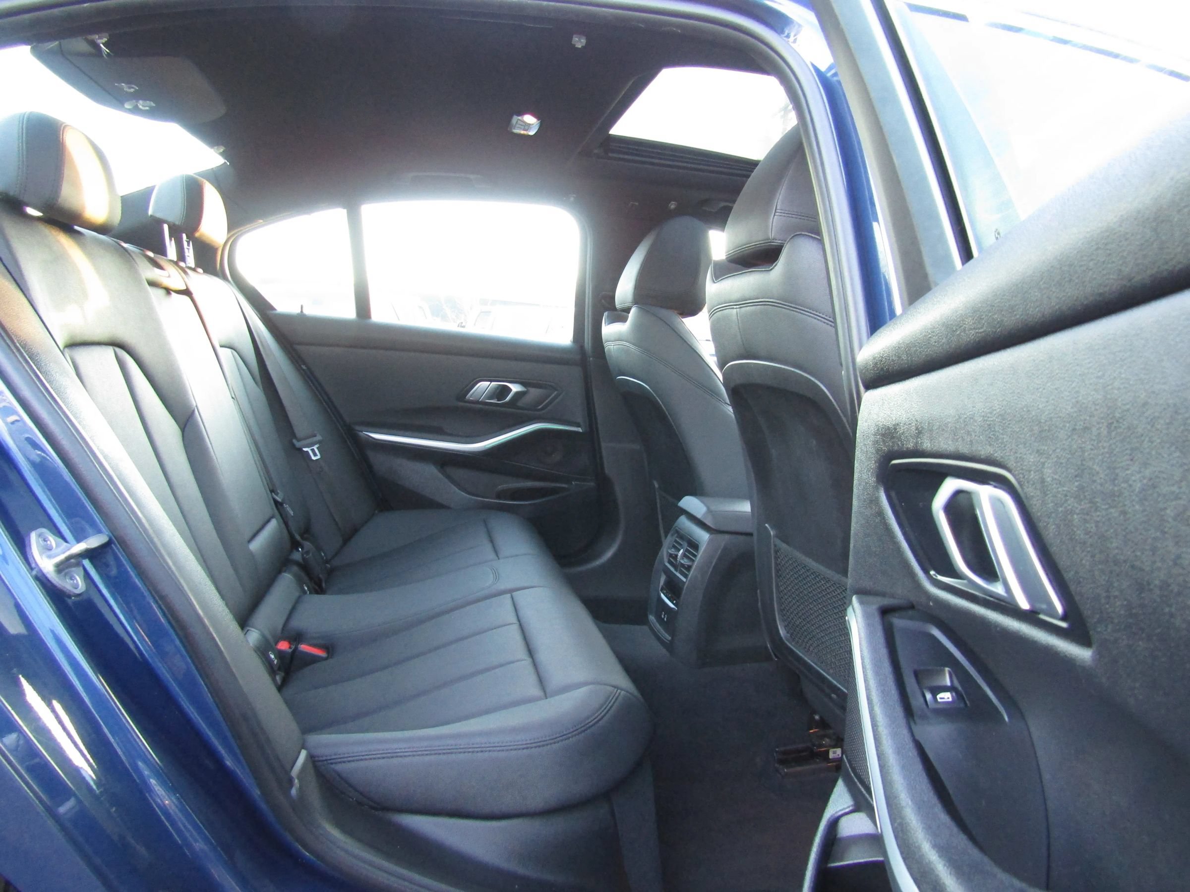 Used 2021 BMW 330i xDrive Sedan w/ Convenience Package AWD/4WD image 13