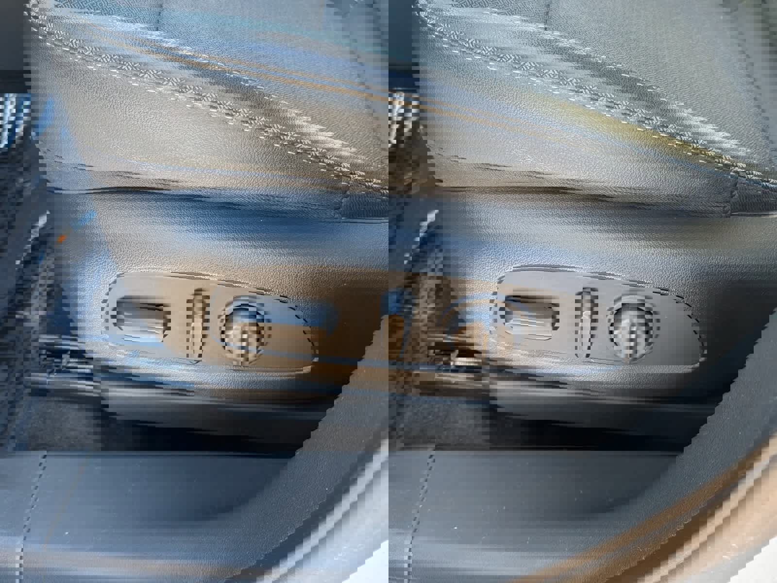 Used 2020 Buick Encore GX Select w/ Sport Touring Package image 19