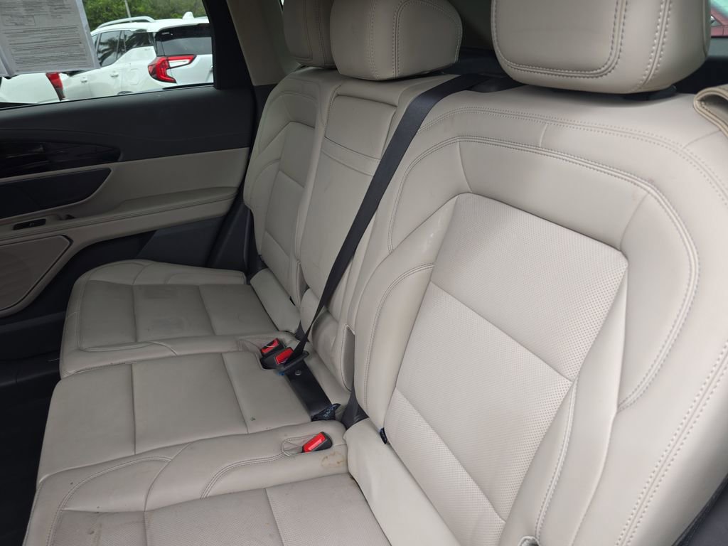 Used 2024 Lincoln Nautilus Premier image 10