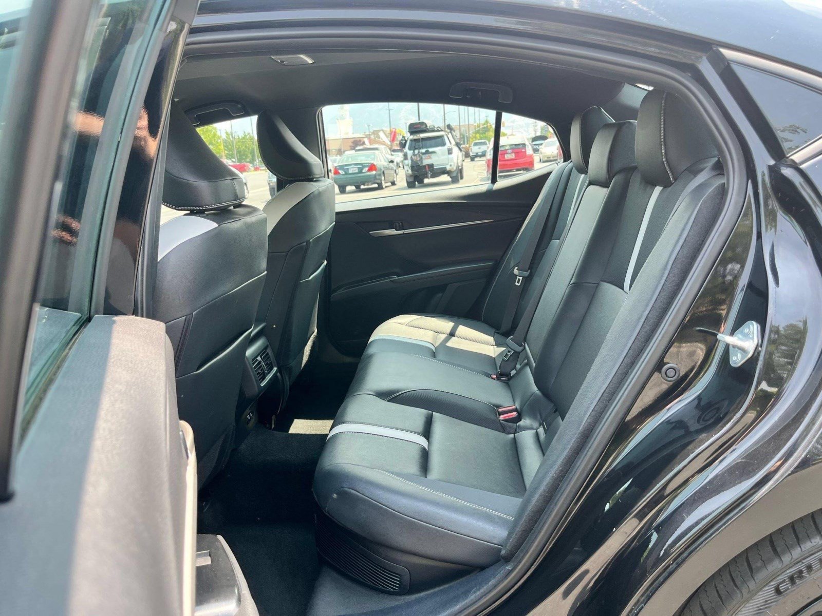 Used 2025 Toyota Camry SE FWD image 25