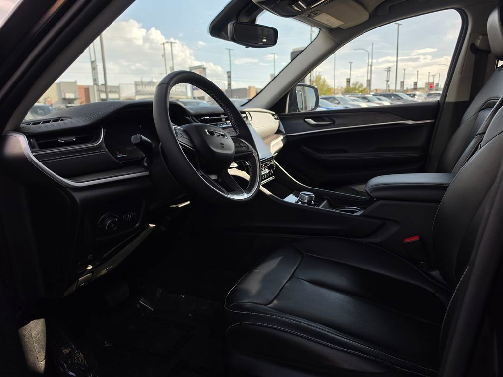 Used 2024 Jeep Grand Cherokee Limited w/ Trailer Tow Package image 9