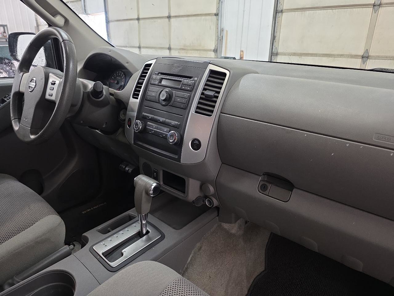 Used 2012 Nissan Frontier SV image 39