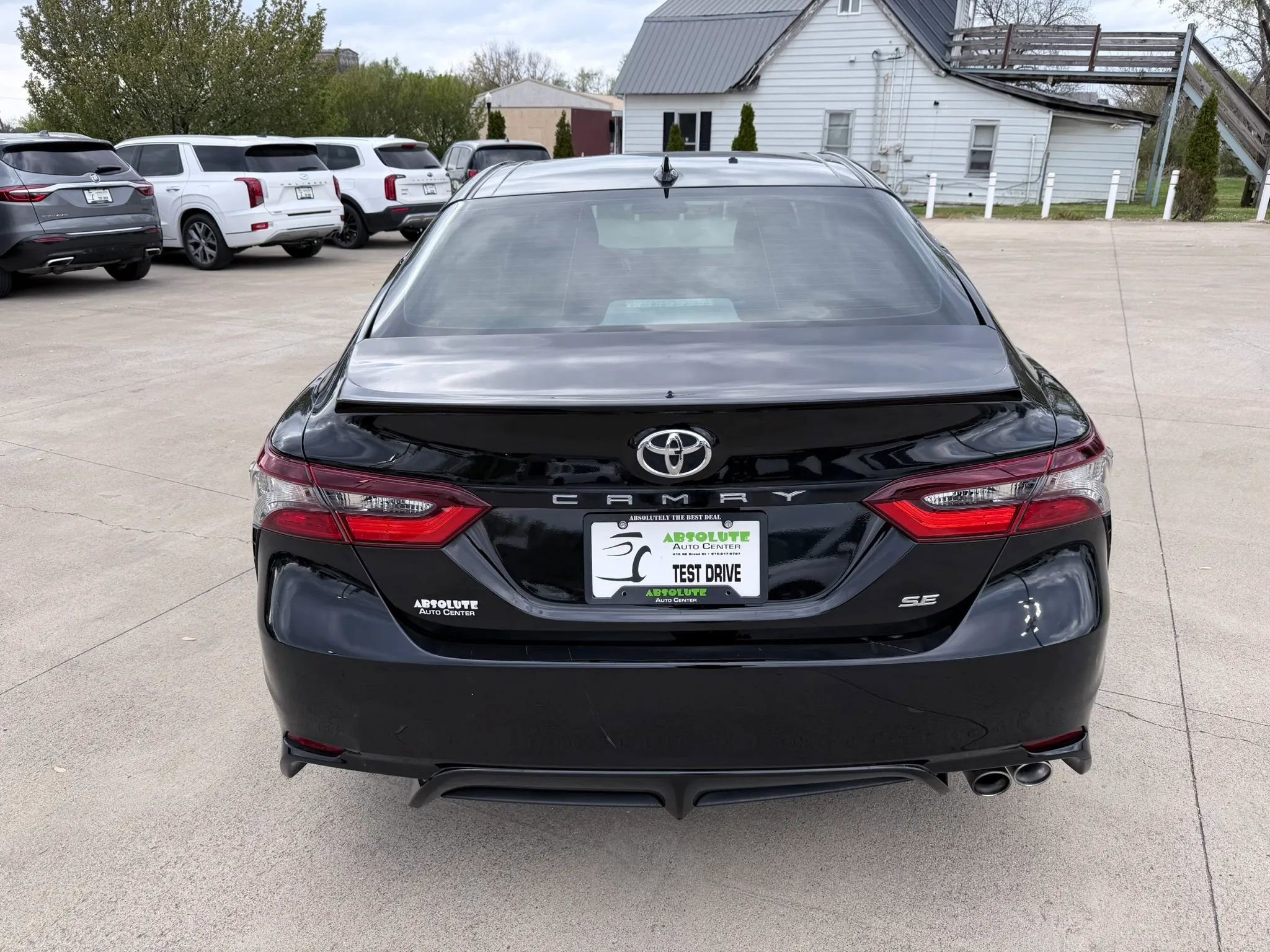 Used 2022 Toyota Camry SE FWD image 6