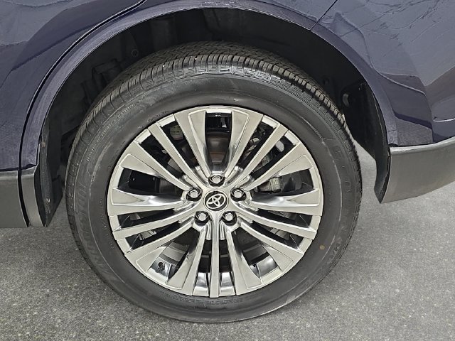 Certified 2021 Toyota Venza XLE w/ Softex Package AWD/4WD image 29