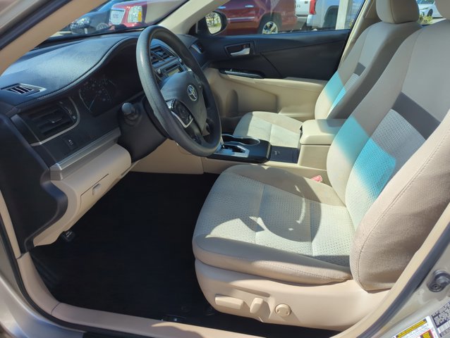 Used 2014 Toyota Camry LE image 11