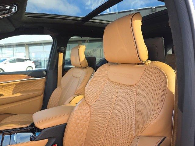 Used 2024 Jeep Grand Cherokee L Summit image 15