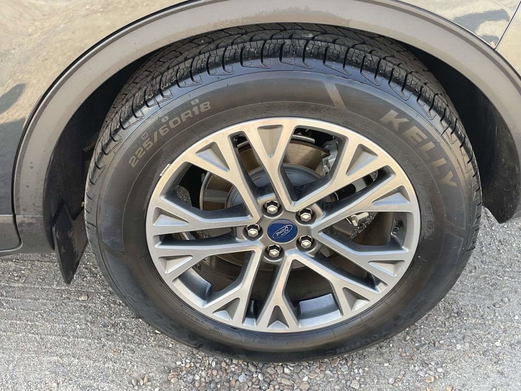 Used 2022 Ford Escape SEL w/ Technology Package image 9