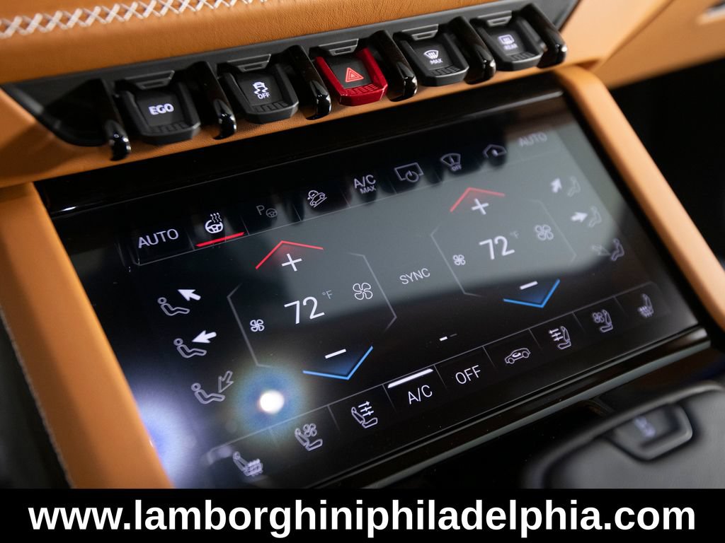 Used 2025 Lamborghini Urus SE AWD/4WD image 24