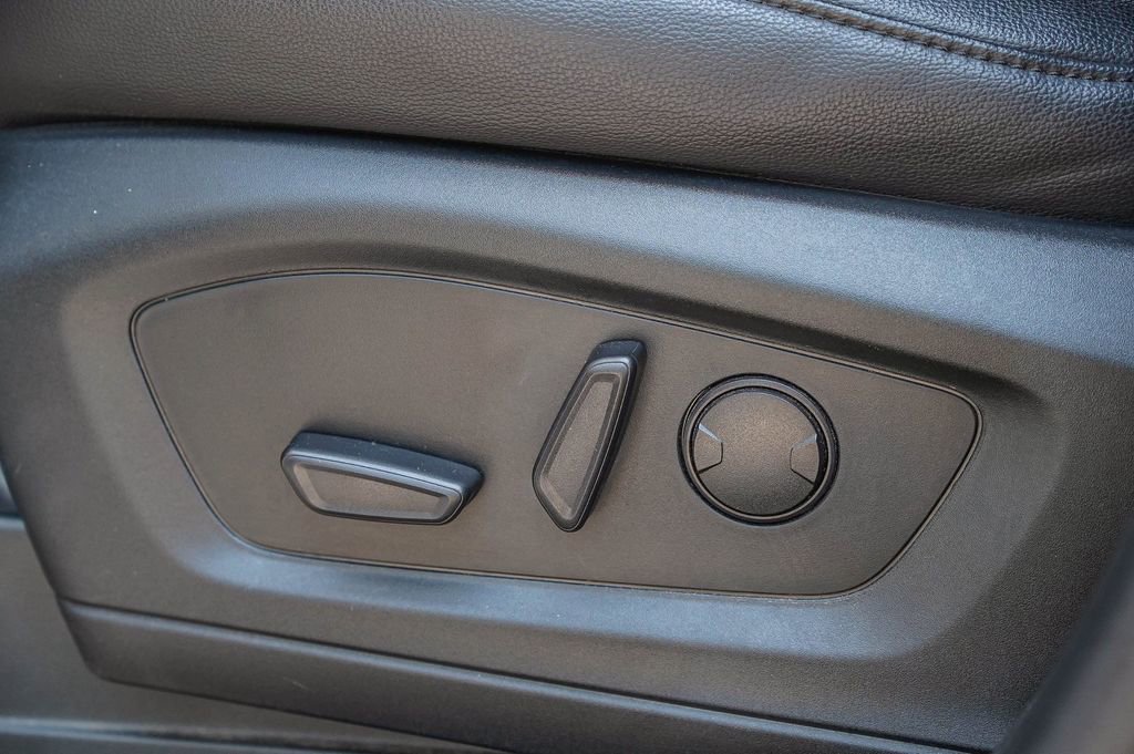 Used 2023 Ford Explorer Limited image 34