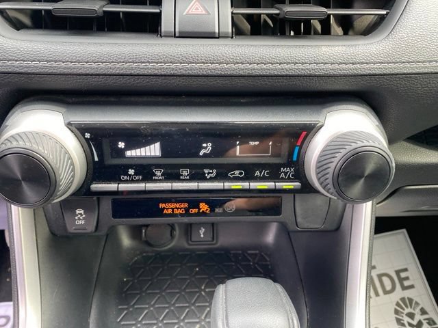 Used 2021 Toyota RAV4 LE FWD image 11