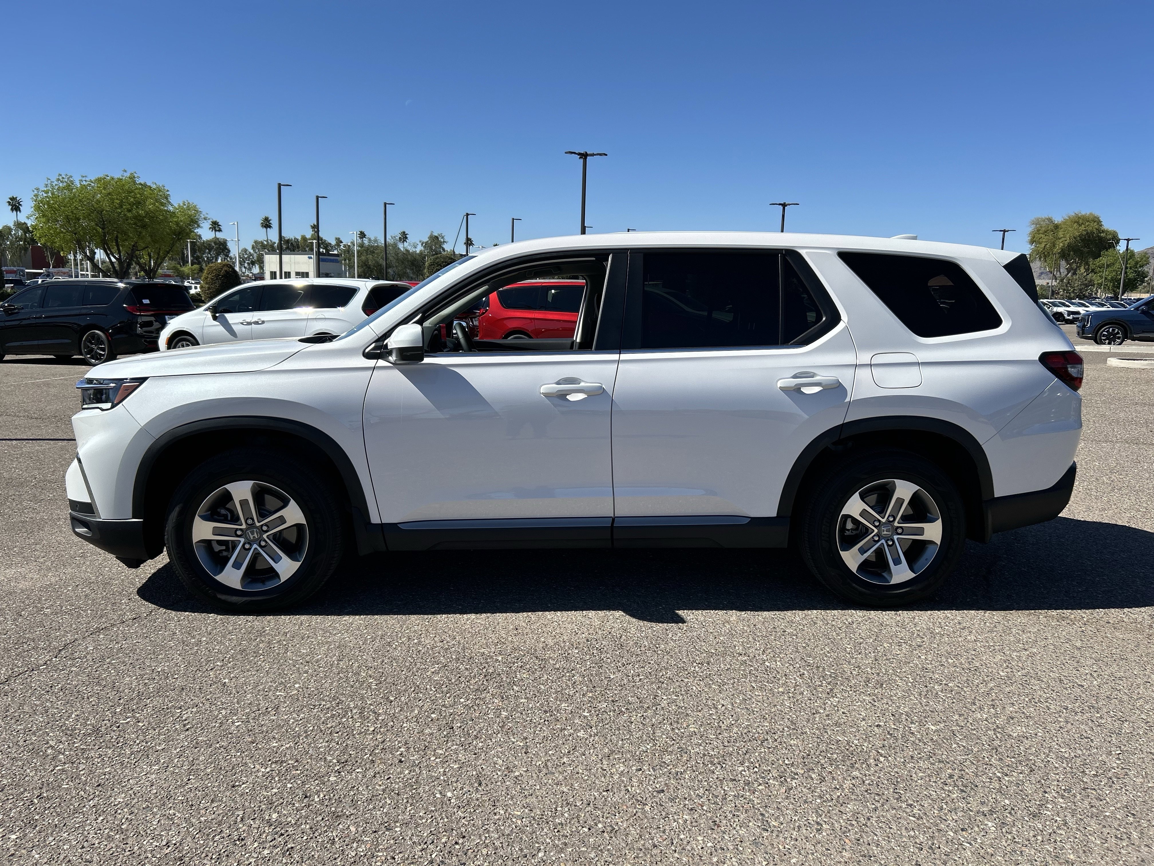 Used 2025 Honda Pilot EX-L image 3