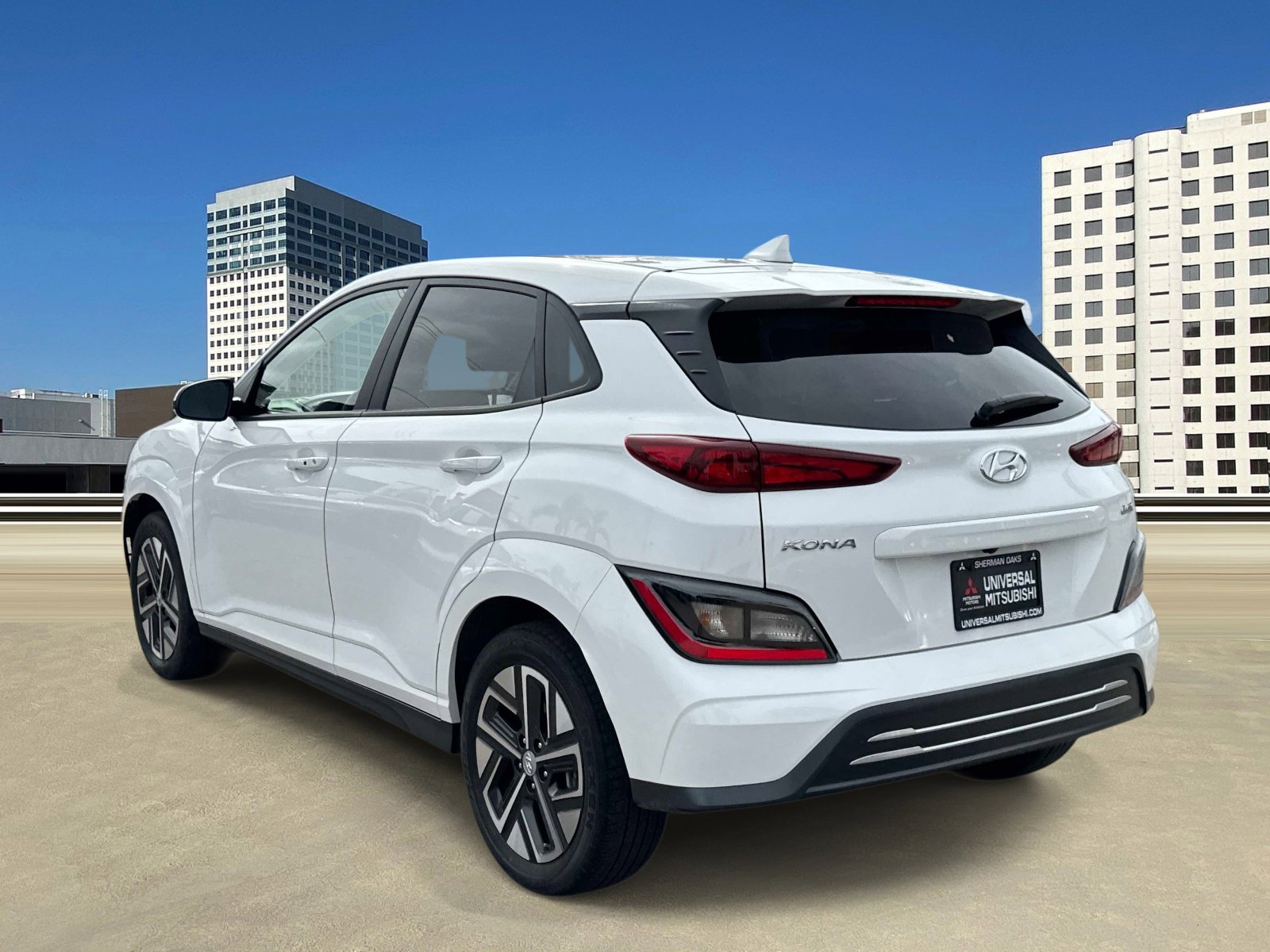 Used 2023 Hyundai Kona SE FWD image 3