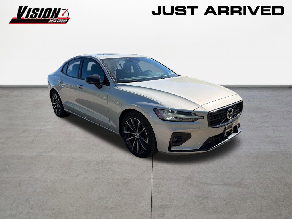 Used 2021 Volvo S60 T5 Momentum w/ Advanced Package AWD/4WD image 3