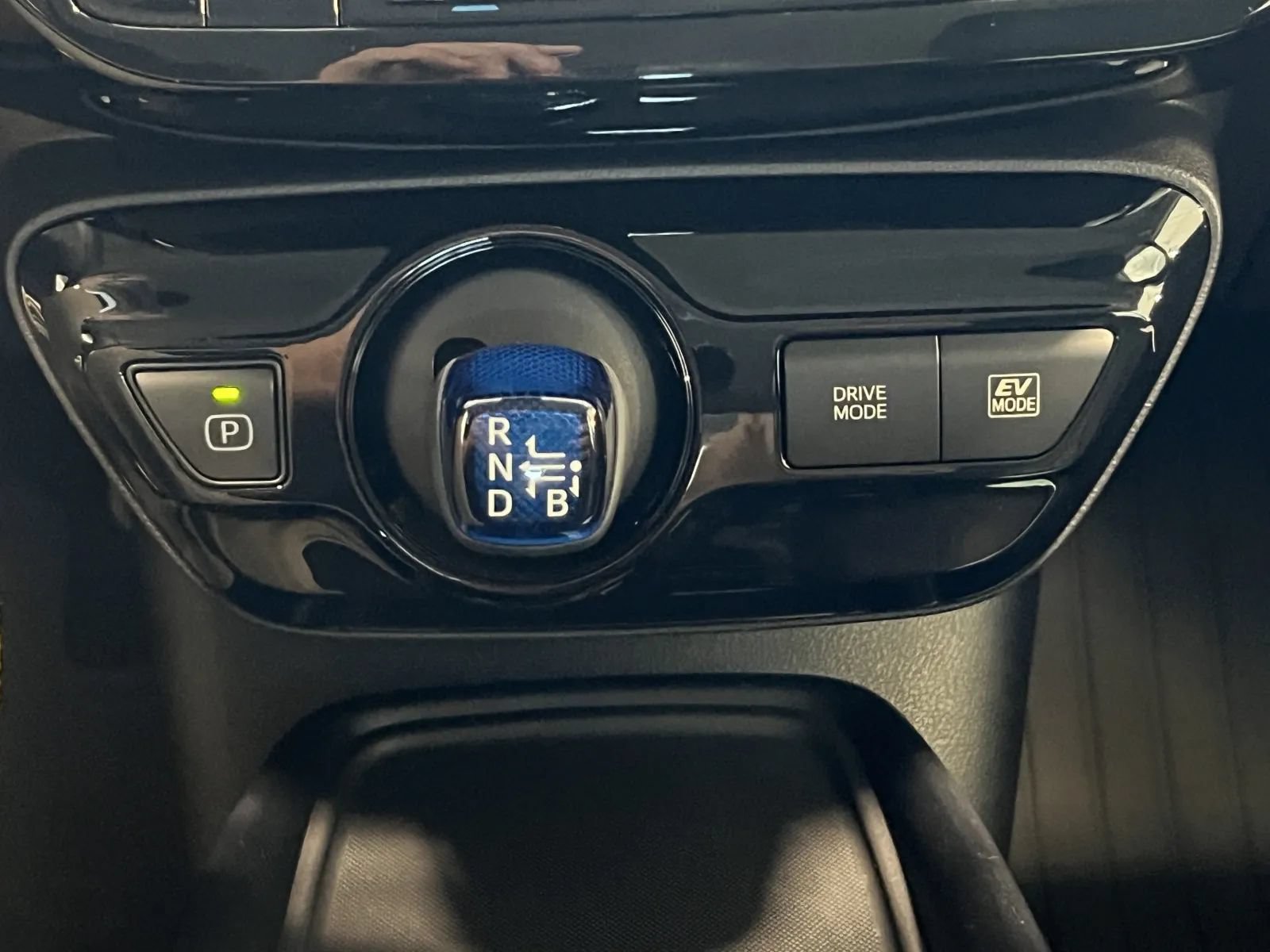 Used 2019 Toyota Prius LE FWD image 46