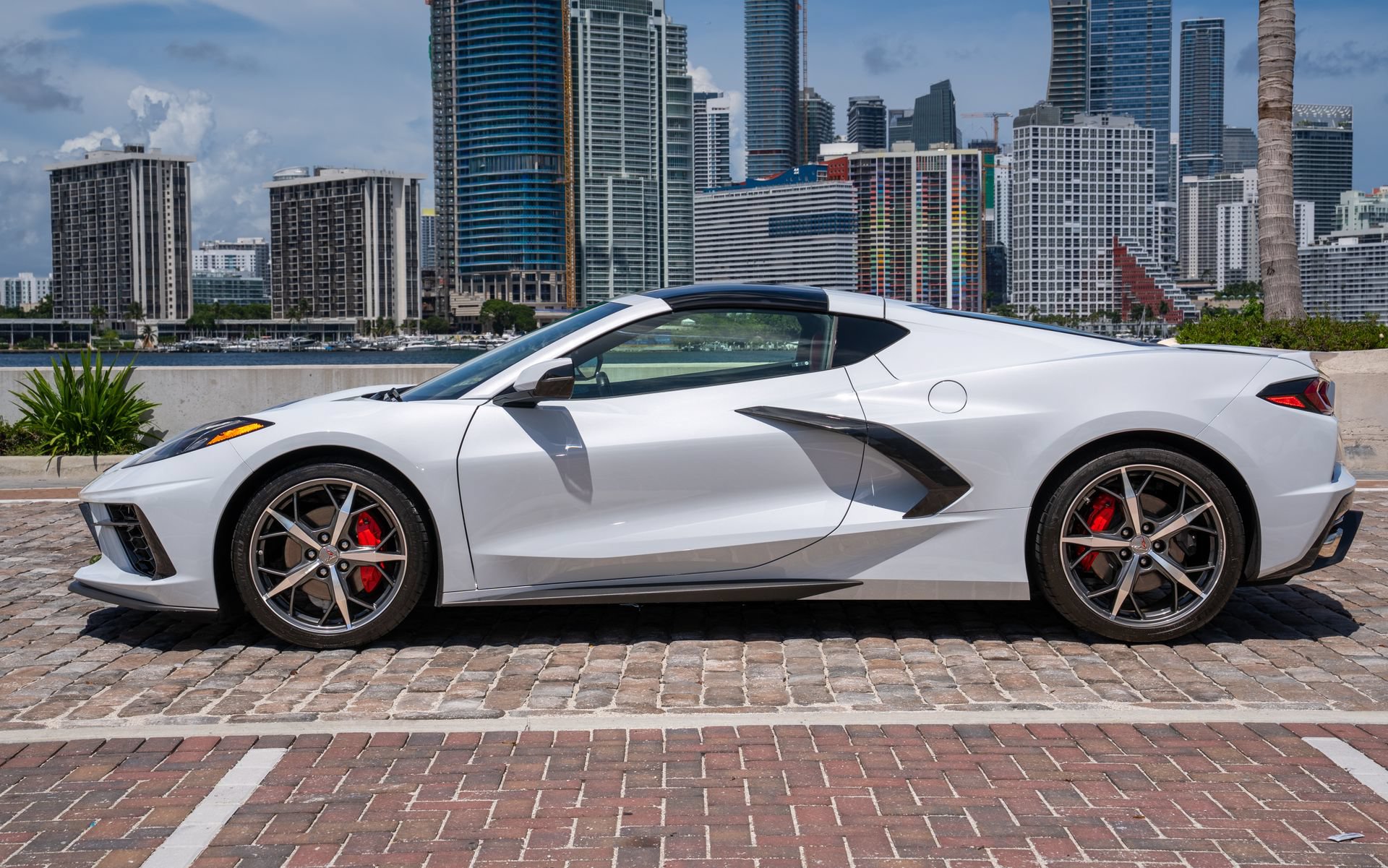 Used 2022 Chevrolet Corvette Stingray Coupe w/ Engine Appearance Package RWD image 12